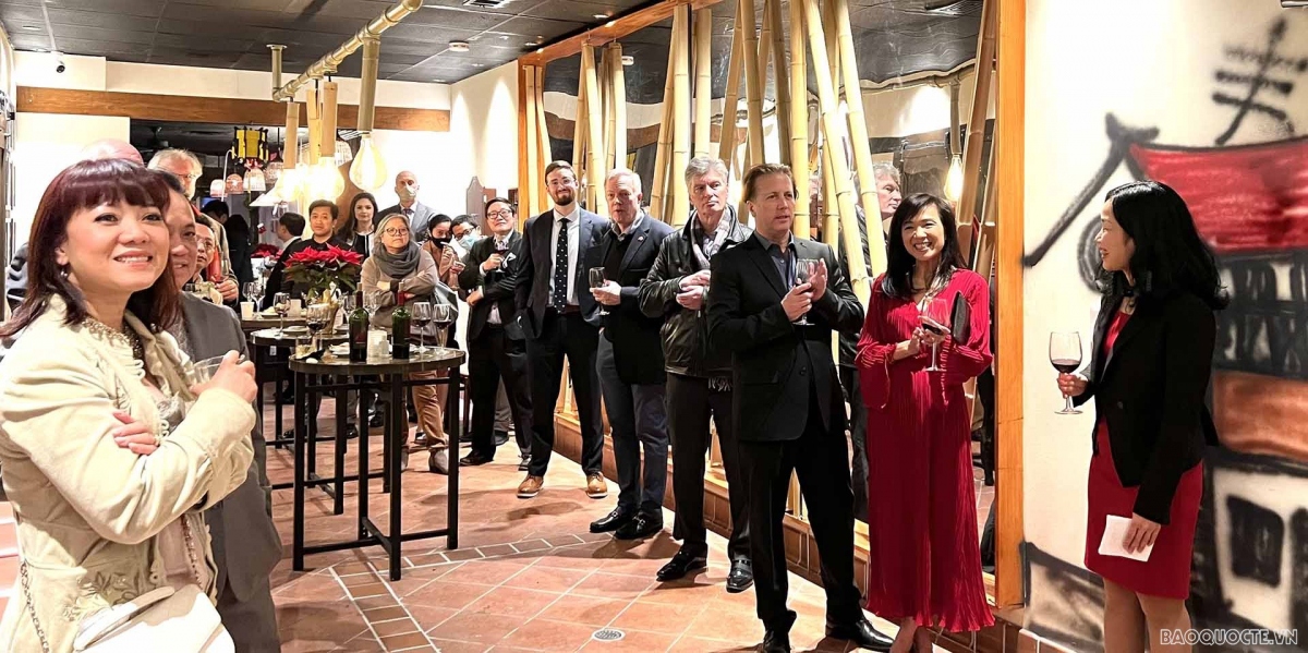 Clip on Vietnamese culinary art introduced in the US